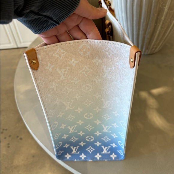 Authentic gently used Louis Vuitton By The Pool OnTheGo in a size GM - Picture 4 of 11